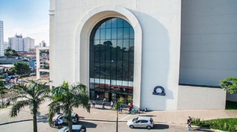 Homem é preso após fazer mulher refém em cinema de São Paulo