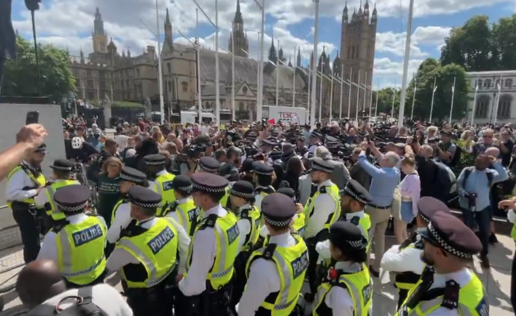 Manifestação pró-Palestina termina com 200 presos em Londres