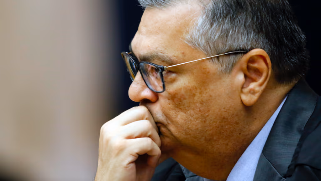 Dino pede investigação à PF por “gravíssimas ameaças” após voto