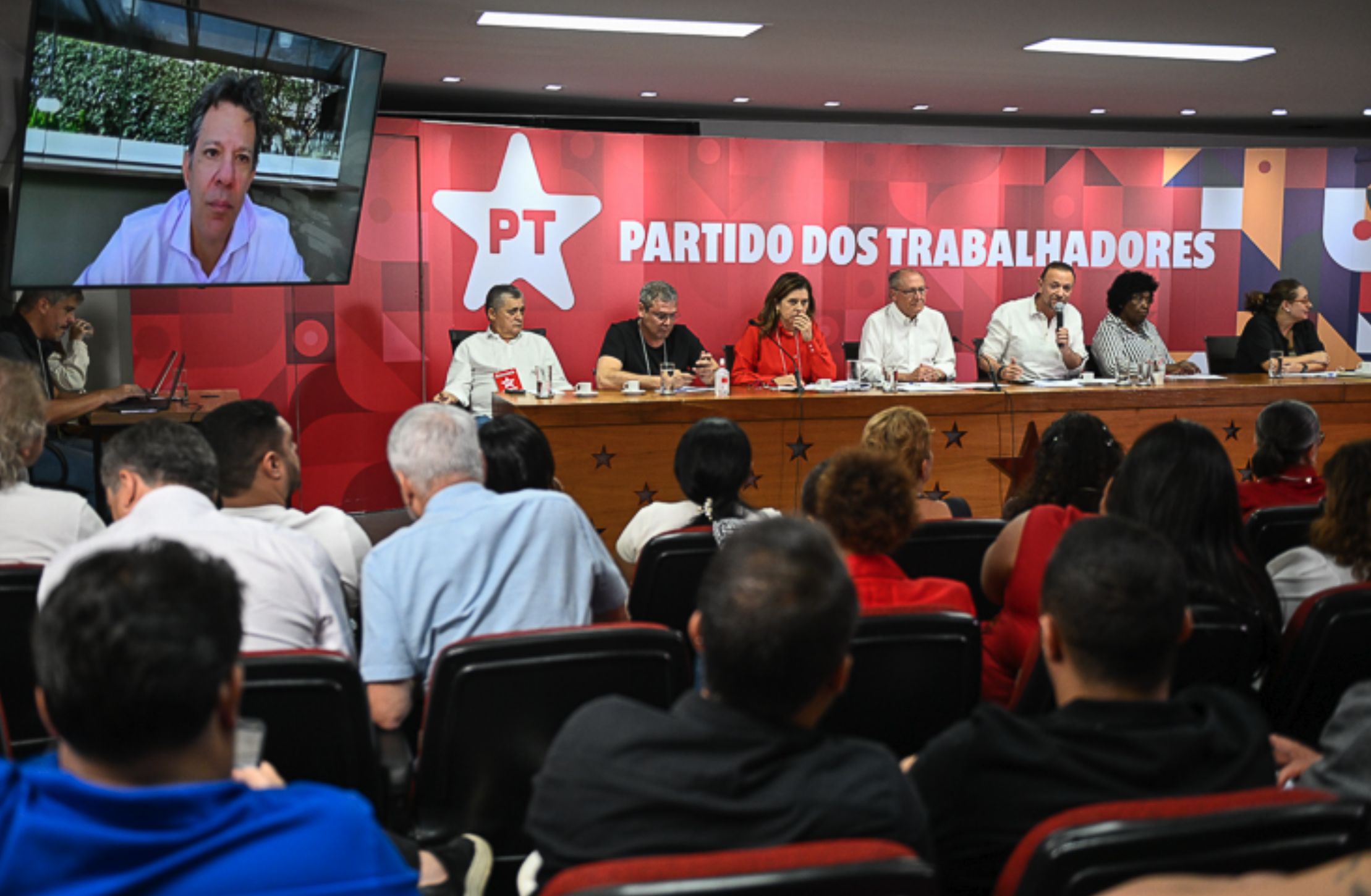 Presidente do PT defende União-PP na base de Lula em 2026