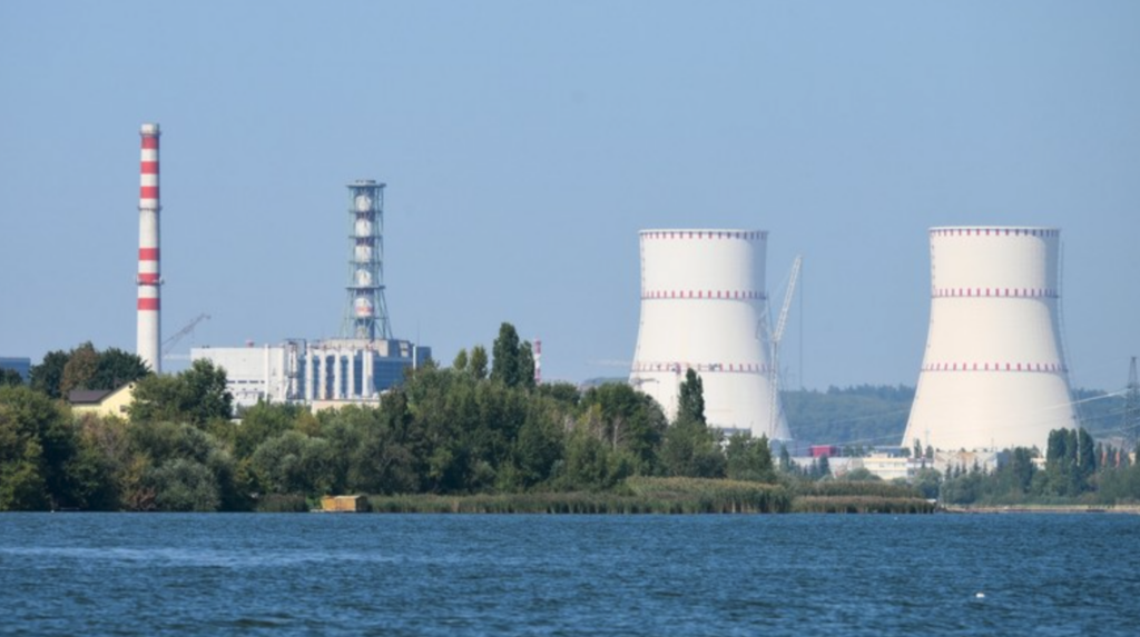 Ataque com drones ucranianos provoca incêndio em usina nuclear na Rússia