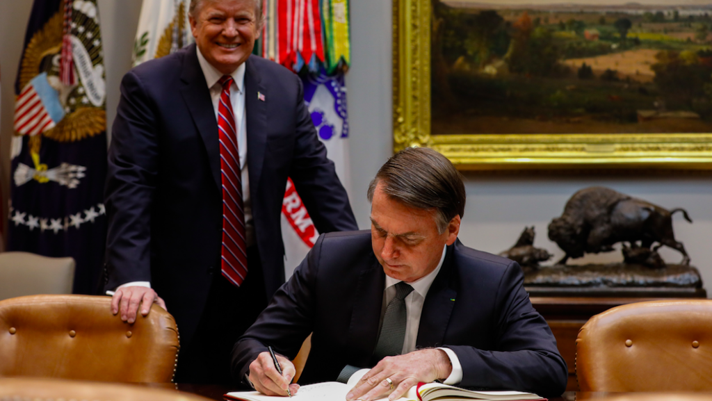 Bolsonaro vira constrangimento para Trump