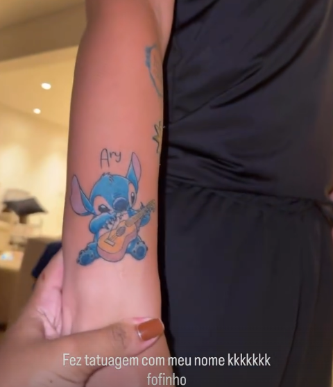 João Gomes faz tatuagem curiosa em homenagem à esposa