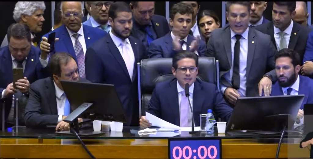 PL pede suspensão do mandato de deputada do PT por agressão a Nikolas