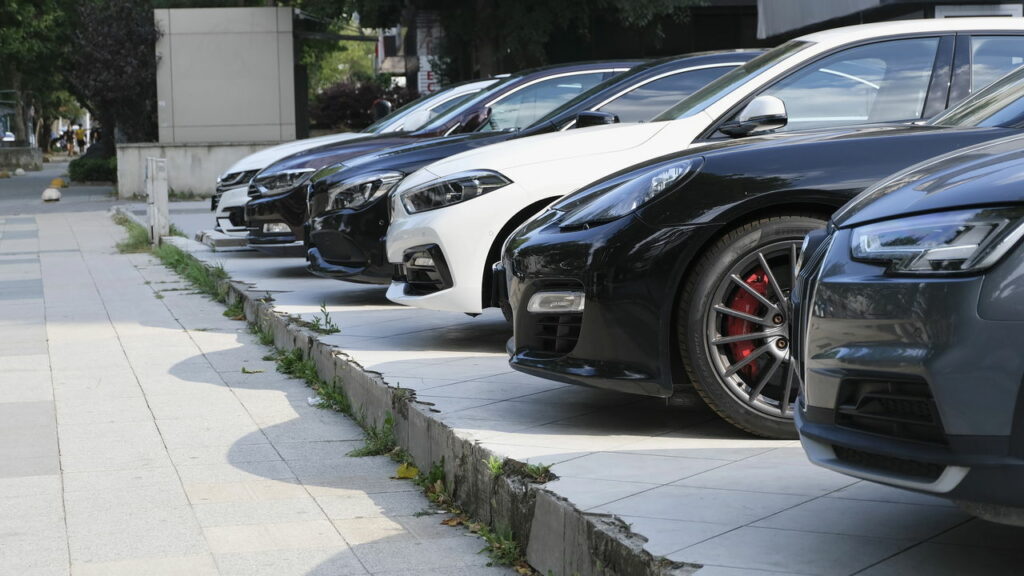 Casa com cerca de 300 carros clássicos e 18 acres é um diamante vale US $ 400 mil