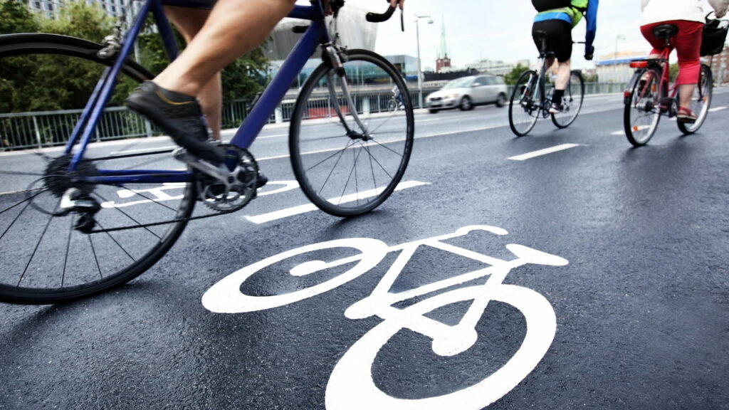 Essa infração comum de ciclistas pode gerar multa e apreensão da bicicleta
