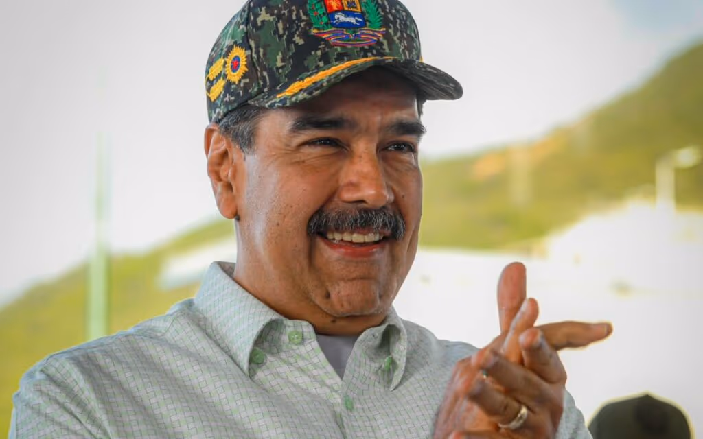 Maduro ativa operação militar na Venezuela em meio a tensões com EUA