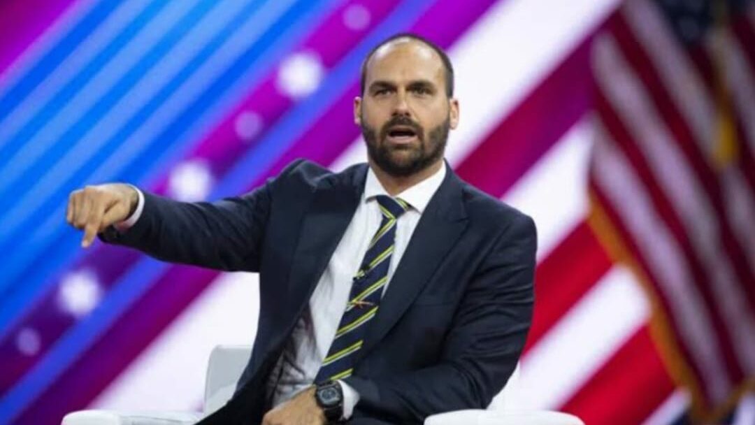 Moraes vota para receber denúncia da PGR e tornar Eduardo Bolsonaro réu