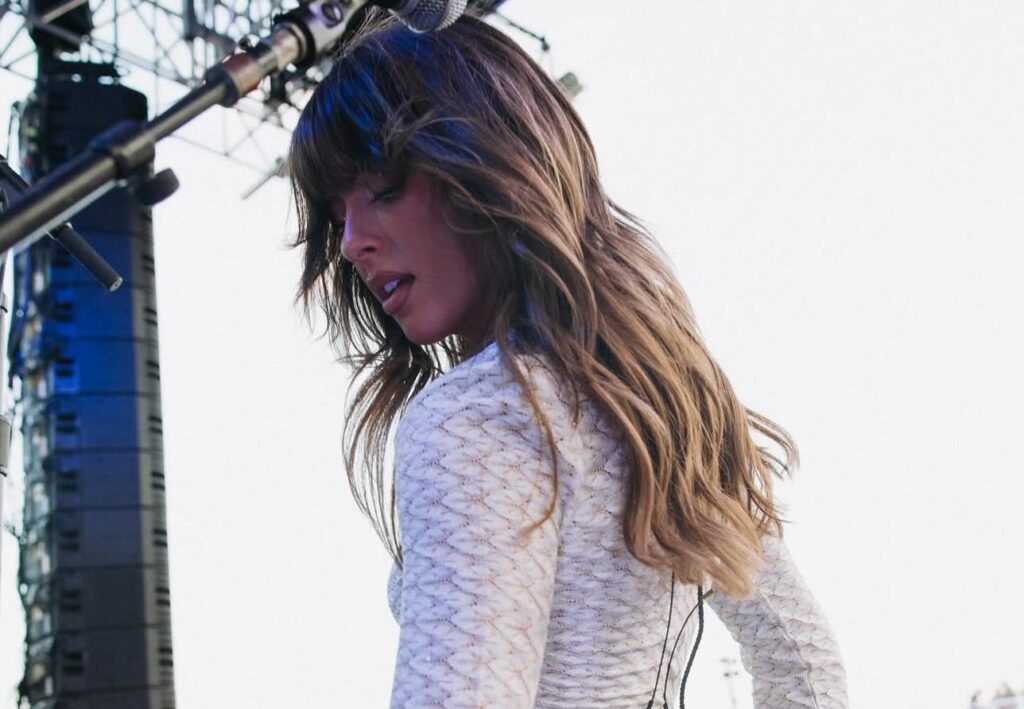 Ella Langley faz dura revelação sobre desistência de turnês com Morgan Wallen e Riley Green: ‘Tenho uma “doença” e estou tão triste’