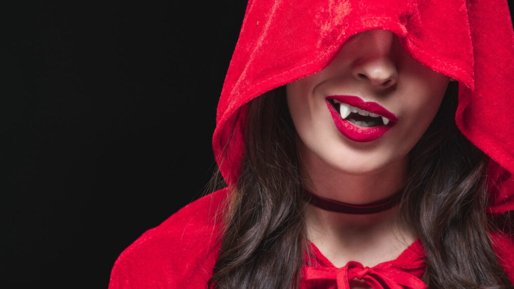 Encontrada com uma foice no pescoço e um cadeado no pé, mulher enterrada como vampira tem um rosto