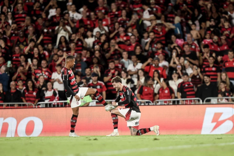 Flamengo vence Mirassol em jogão e mantém liderança do Brasileirão