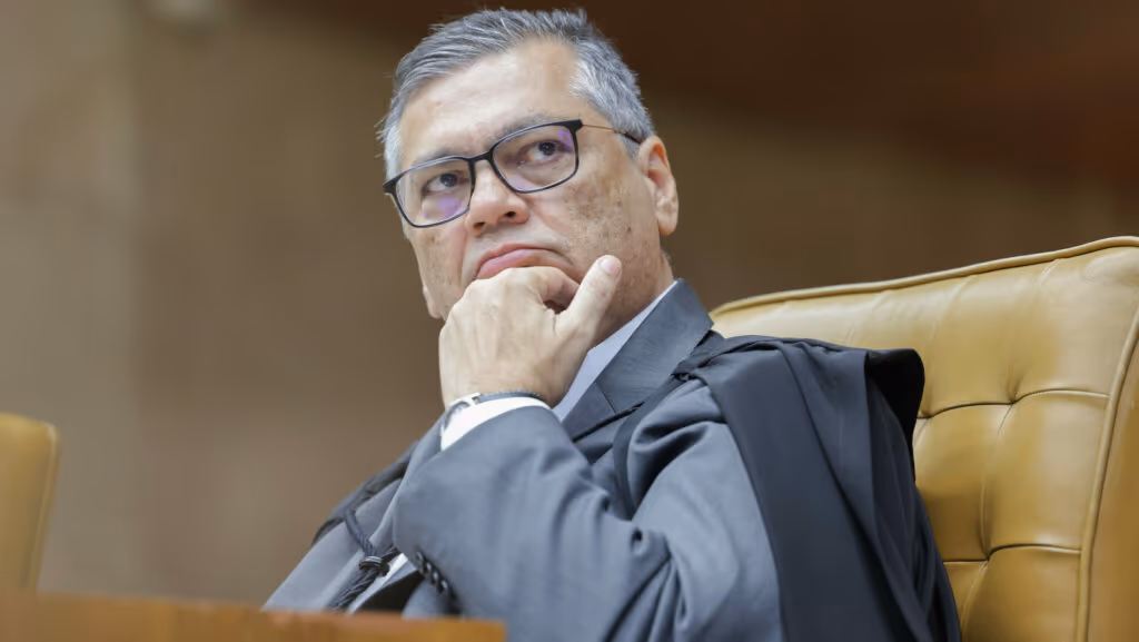 Dino determina transparência no uso de emendas para pagar pessoal da saúde