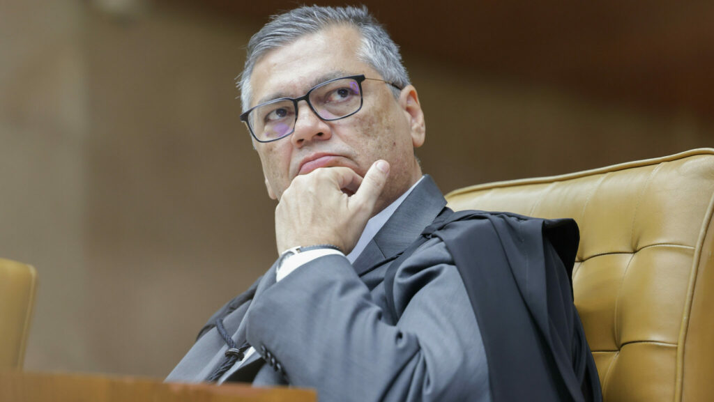 Crusoé: O juiz intrometido