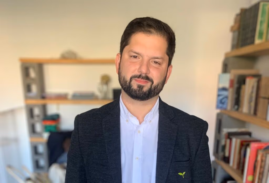 Crusoé: Desaprovação de Gabriel Boric atinge patamar recorde