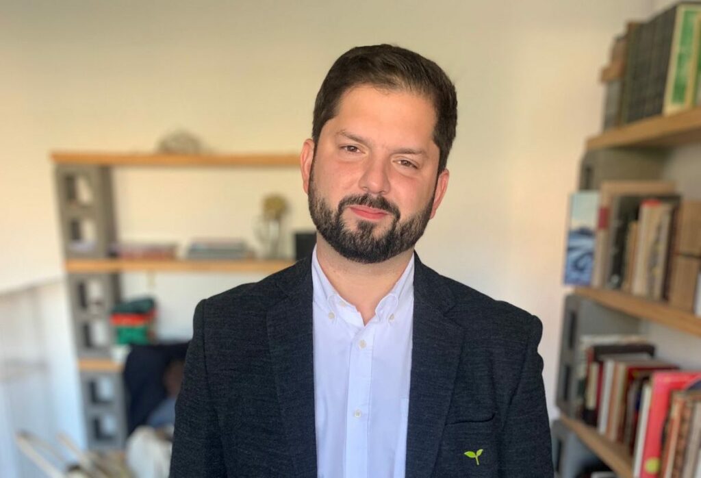 Crusoé: Desaprovação de Gabriel Boric atinge patamar recorde
