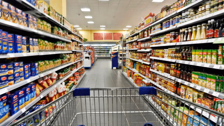 Grande rede de supermercados vai a falência e fecha suas 600 unidades