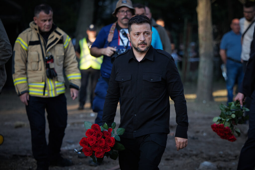 Zelensky: “Jamais perdoaremos a matança do nosso povo”