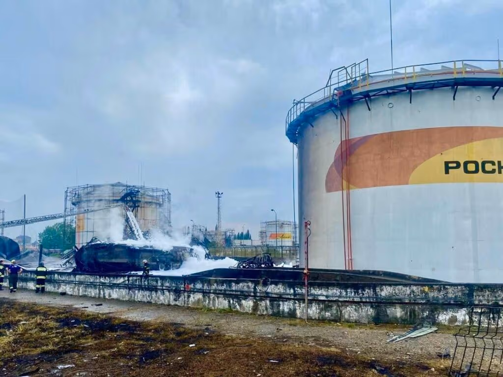 Ucrânia bombardeia depósito de petróleo russo em Sochi
