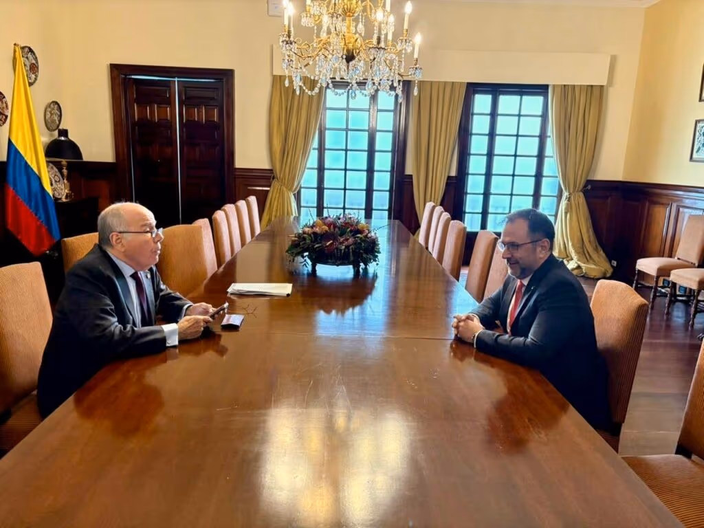Mauro Vieira discute ‘tarifaço’ e “segurança regional” com chanceler venezuelano