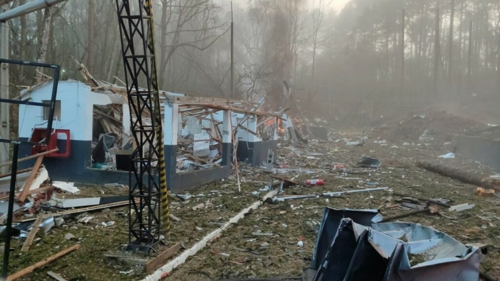 Explosão em fábrica de materiais deixa desaparecidos em Curitiba