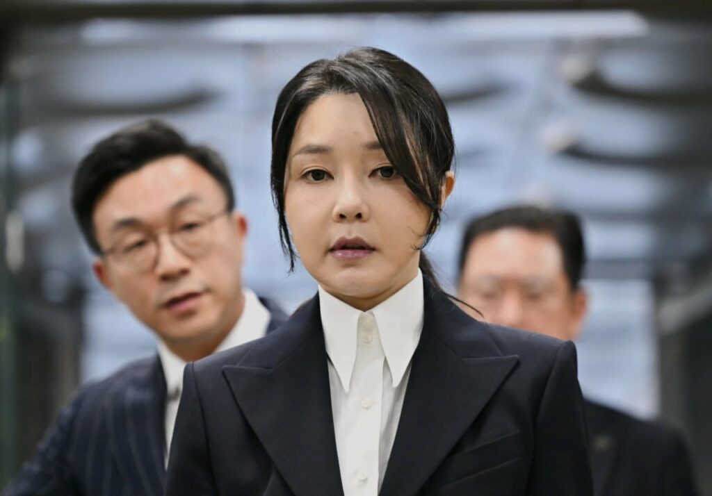 Crusoé: Ex-primeira-dama da Coreia do Sul é presa por corrupção