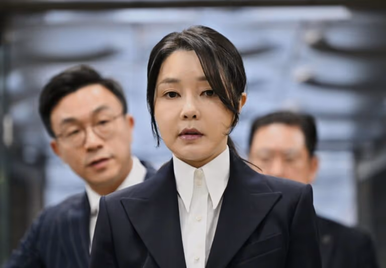 Crusoé: Ex-primeira-dama da Coreia do Sul é presa por corrupção