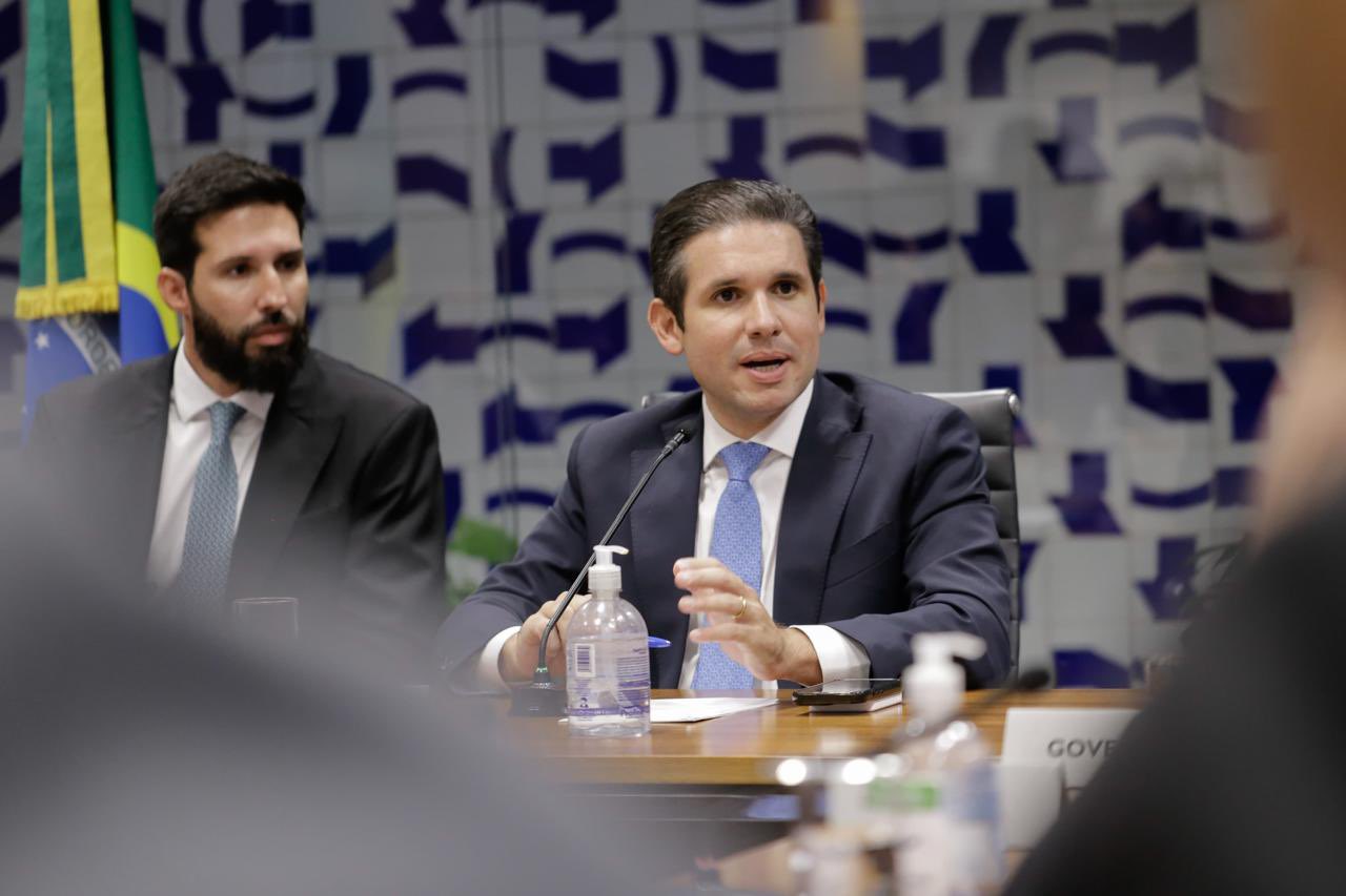 Crusoé: Hugo Motta promete reforma da máquina pública