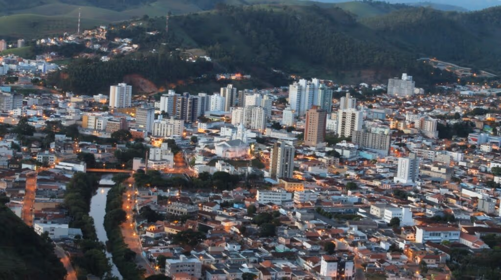 Cidade do interior de MG surpreende com inovação e ensino de excelência