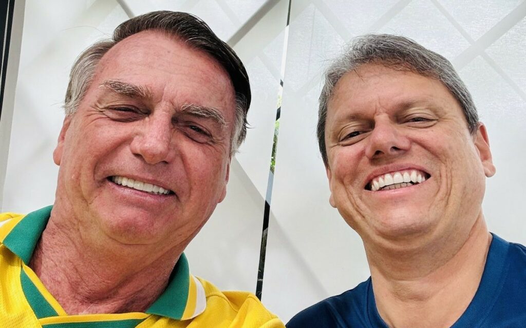 Tarcísio nega “submissão” a Bolsonaro