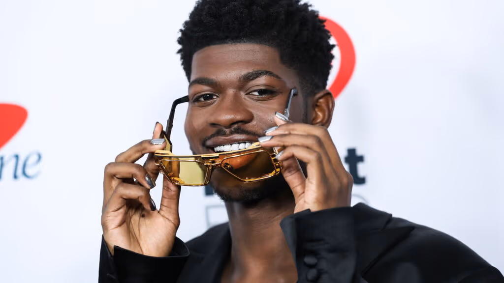 Lil Nas X é hospitalizado após incidente polêmico