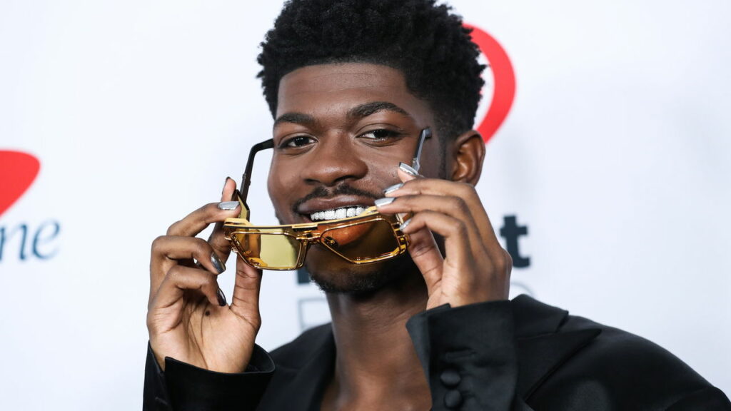Lil Nas X é hospitalizado após incidente polêmico