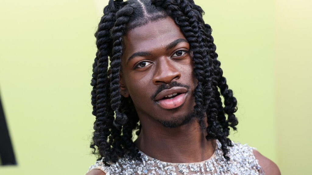 Lil Nas X é hospitalizado após incidente polêmico