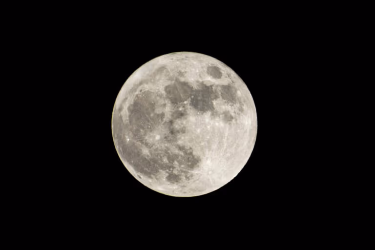 Aprenda rituais para aproveitar todas as fases da Lua