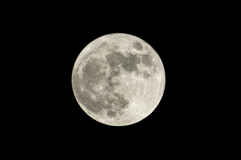 Aprenda rituais para aproveitar todas as fases da Lua
