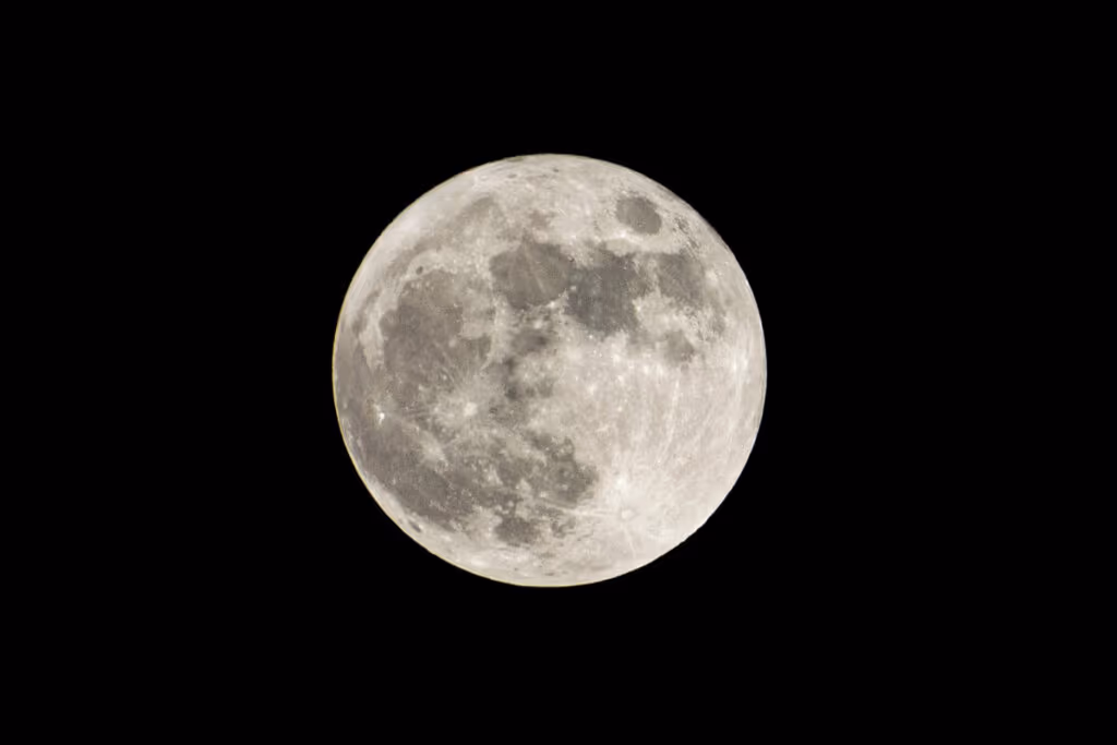Aprenda rituais para aproveitar todas as fases da Lua