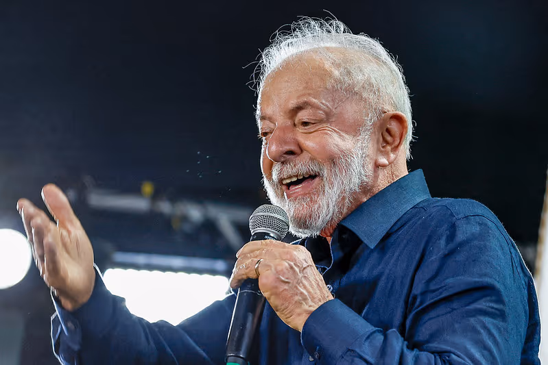 Lula exalta operação contra o PCC que “finalmente alcançou o andar de cima”