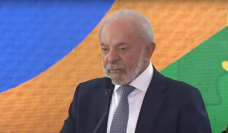 Lula afirma que &quot;não é fácil&quot; viver com salário de R$ 46 mil