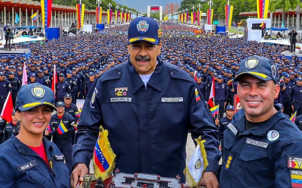 Crusoé: Maduro lança campanha de alistamento militar na Venezuela
