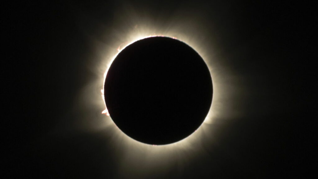 Maior eclipse solar da história vai causar 2 minutos de apagão na Terra
