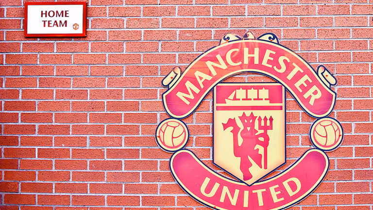 Manchester United contrata atacante por mais de meio bilhão de reais