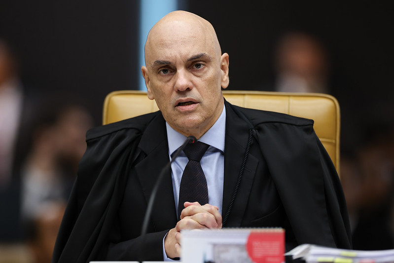 Moraes pede sessão para referendar cumprimento de sentença de Bolsonaro