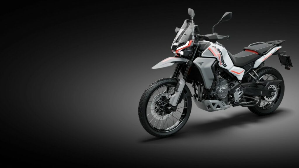 Essa moto italiana promete fazer história nas estradas brasileiras