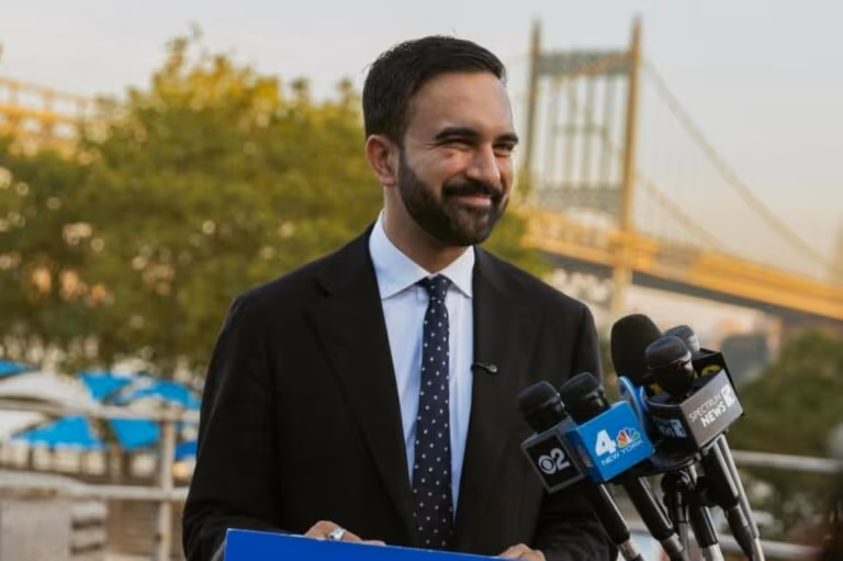 Muçulmano socialista lidera com 44% disputa para prefeitura de Nova York
