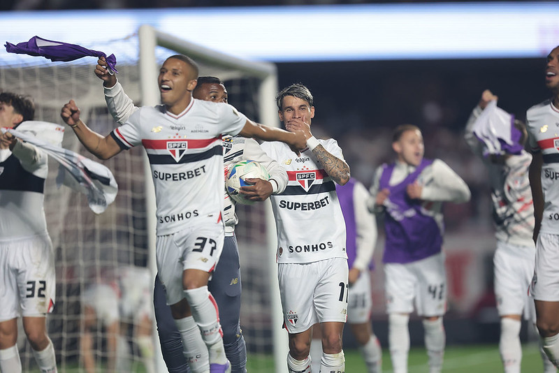 No sufoco São Paulo vence o Atlético Nacional e se garante nas quartas da Libertadores