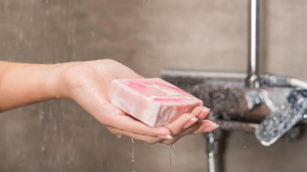Os locais do corpo onde não se deve passar sabonete durante o banho