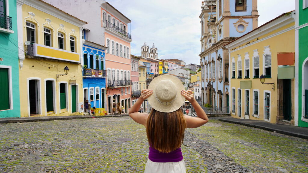 O bairro mais colorido e vibrante de Salvador que respira história