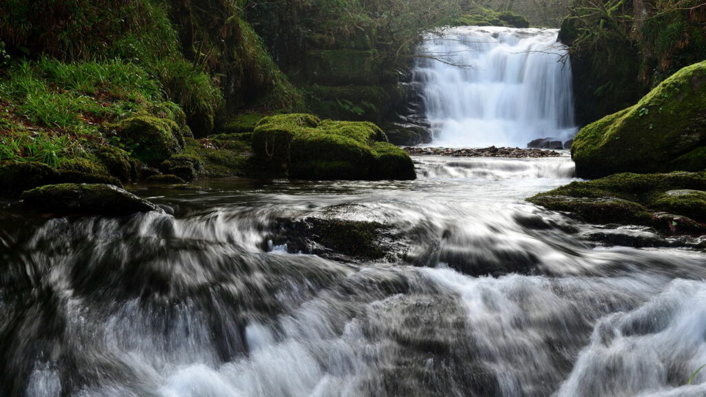 Por que a água do mar é salgada e a do rio é doce