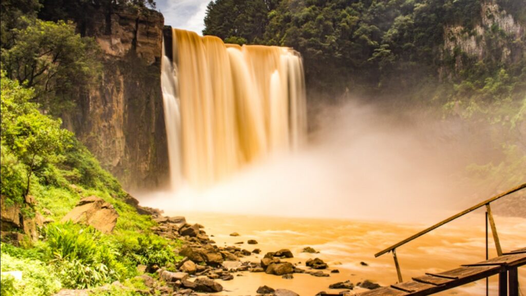 Essa cidade paranaense esconde um paraíso natural perfeito e encantador