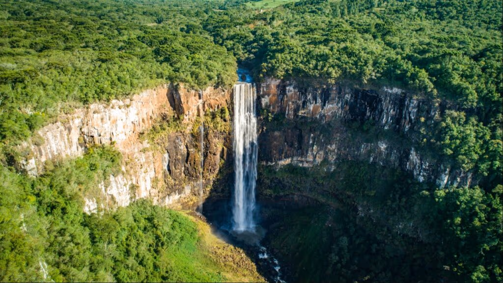 Essa cidade paranaense esconde um paraíso natural perfeito e encantador