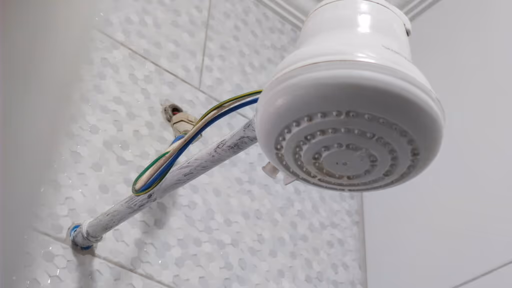 O perigo silencioso que pode estar no chuveiro da sua casa